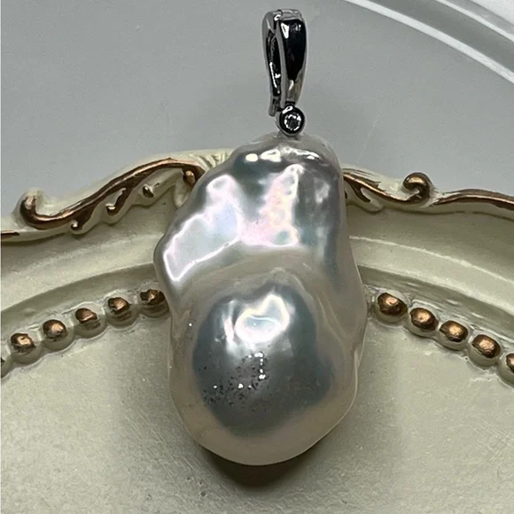 Handmade Genuine Freshwater Flameball Removable Pendant with Crystal - Picture 1 of 3